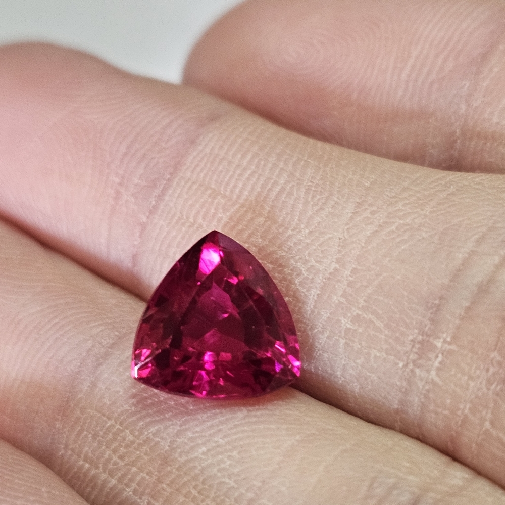 Dark Certified Trillion Cut Ruby 4.40 Carats! ❤️ - Picture 4 of 6